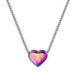 Collier avec pendentif en forme de cœur coloré en acier inoxydable avec initiale lettre A, idéal pour un usage quotidien ou comme cadeau - Product Image 1