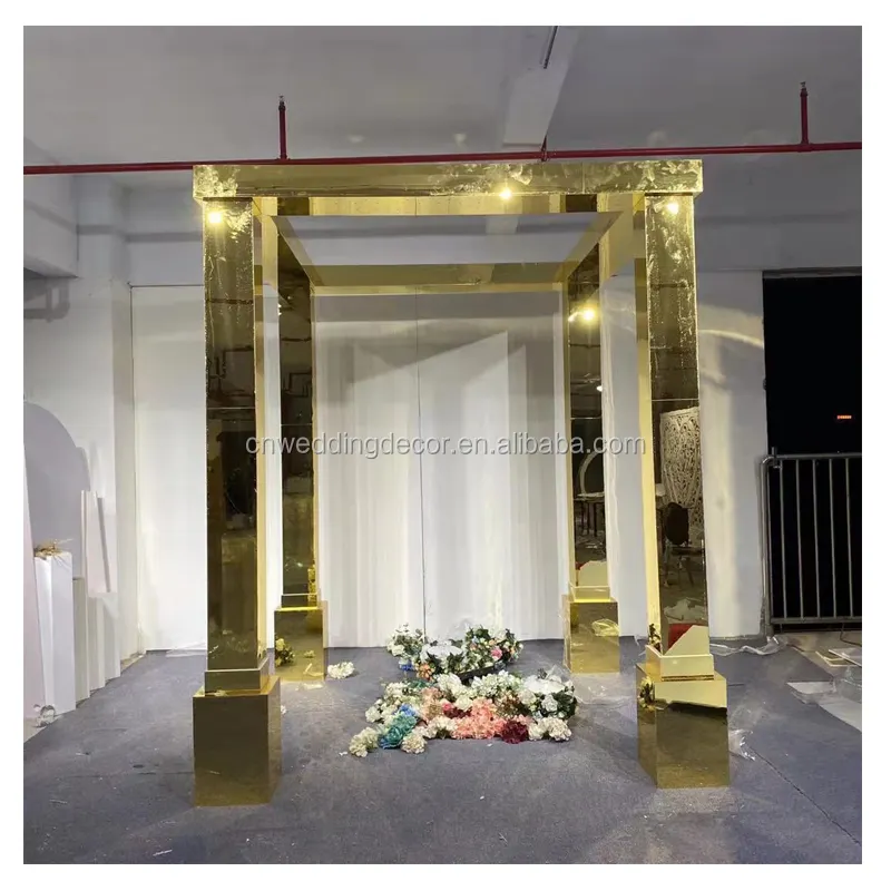 Pilar Pernikahan Eksklusif Akrilik Cermin Emas Mandap untuk Dekorasi Resepsi Pernikahan
