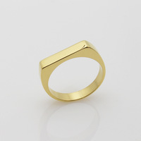 Schlichter, modischer Unisex-Ring aus Edelstahl mit individuellem Laserlogo, erhältlich für Damen und Herren.