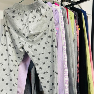 กางเกง<span class=keywords><strong>เต้น</strong></span>รำสีแดงชมพูสดใส ยืดหยุ่น สปอร์ต ขายส่งจำนวนมาก เสื้อผ้า<span class=keywords><strong>มือ</strong></span><span class=keywords><strong>สอง</strong></span>แบบมัดรวม โรงงานแจ็ควิน ตงกวน ราคา EXW - Product Image 3