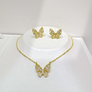 Juego de joyería de regalo chapado en oro sobre plata 925, hermoso y lujoso, para novias, con diseño de mariposa, collar y aretes. - Product Image 4