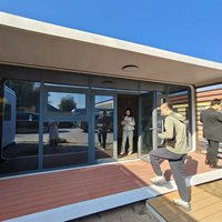 Maisons préfabriquées de luxe Kits de cabanes en rondins modernes de 3 chambres Petite maison préfabriquée Maison en conteneur extensible de 20 pieds