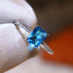 Anello F163 da Donna in Argento con Topazio, Gioiello Geometrico di Fidanzamento con Accenti di Diamanti - Product Image 2