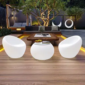 Sofá de sala de estar com tema de clube, cadeira lateral brilhante e elegante, com textura agradável, móveis portáteis para festas ao ar livre