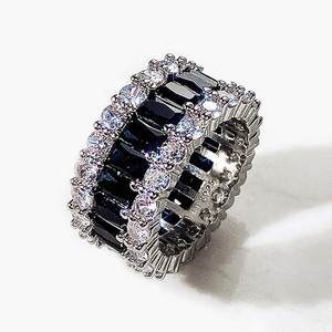 Anello di Lusso con Gemme a Grappolo per Donne, Gioiello da Dito Scintillante e alla Moda - Product Image 1