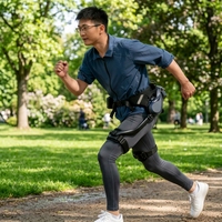 Exosquelette robotisé pour le levage de charges lourdes en entrepôt, avec assistance électrique industrielle