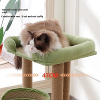 Arbre à chat et griffoir intégrés avec lit-nid et plateforme de saut, avec griffoir en sisal pour chats d'intérieur