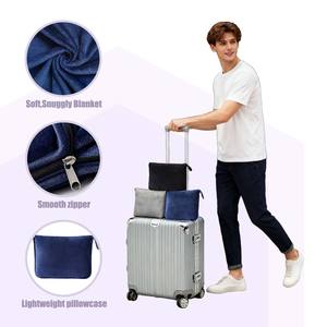 ชุดผ้าห่มเดินทาง 2 in 1 พร้อมโลโก้ส่วนตัว ปรับแต่งสีและขนาดได้ ผ้าฟลานเนลนุ่ม ผ้าฟลีซ ใช้เป็นหมอนและผ้าห่มเดินทาง 2-in-1 สำหรับเครื่องบินและรถยนต์ เพื่อความสบาย - Product Image 3