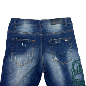 Jeans pour homme style AMIRIY, denim <span class=keywords><strong>bleu</strong></span> foncé délavé, effet usé, coupe skinny, avec patchs lettres vertes. - Product Image 4