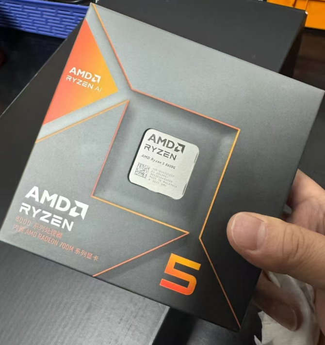 8600G dans la boîte