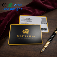 Tarjeta de PVC con banda magnética impresa en offset CMYK personalizada de Caika, con estampado UV y dorado, tamaño CR80, para uso de membresía VIP con código de barras