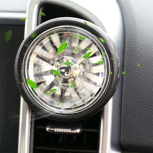 Ambientador de <span class=keywords><strong>Coche</strong></span> con Aroma Sólido Automotriz, Diseño Único en Forma de Neumático, Rotación, Perfume de Aceite Suelto al por Mayor, Clip de Ventilación - Product Image 6