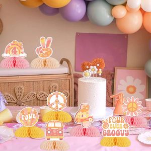 Decorazioni per Compleanno 'Four Ever Groovy' per Ragazze, 8 Pezzi, Centrotavola a Nido d'Ape per 4° Compleanno, Decorazioni per Festa di Compleanno - Product Image 4