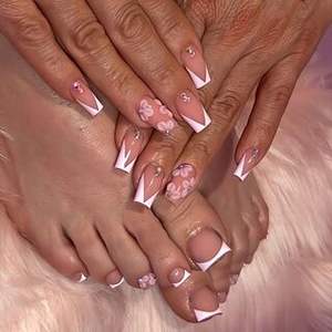 Le unghie artificiali stampate con strass lucide francesi sono state impostate per il miglioramento delle unghie finte di forma piatta per le dita delle donne - Product Image 2