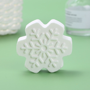Vente en Gros de Bombes de Bain Colorées en Flocon de Neige au Sel Soda Coffret Cadeau pour Bain Spa à Domicile Expérience avec Fizzies et Bougies - Product Image 1