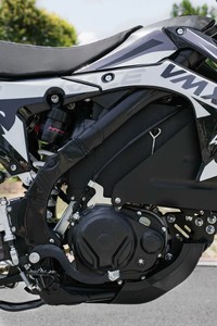 Moto de course personnalisée 3500W 72V Nouveaux produits avec une vitesse de 120 km/h et une autonomie de 130 km pour répondre à différents besoins - Product Image 4