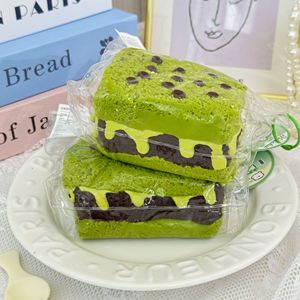 Juguete Antiestrés de Silicona de Grado Alimenticio para Niños, Diseño de Tarta de Tres Capas con Crema y Carne Seca, Unisex, Edades 7-35 - Product Image 3