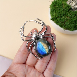 Vente en gros de <span class=keywords><strong>pierres</strong></span> de <span class=keywords><strong>labradorite</strong></span> vintage, cristal en forme d'araignée, design complexe en fil métallique, décoration Feng Shui pour la maison et le bureau, souvenir - Product Image 4