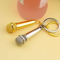 Porte-clés microphone 3D miniature élégant, jouet, cadeau pour DJ, fan de musique punk, porte-clés en métal, cadeau pour professeur ou étudiant de musique