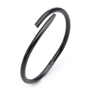 हॉट सेलिंग फैशन टाइटेनियम स्टील स्पाइक ब्रैसलेट डायमंड लक्जरी स्टेनलेस स्टील बहुमुखी जोड़े गैर-फिडिंग स्क्रू नाखून - Product Image 6