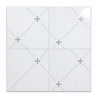 Panneaux suspendus carrés en aluminium 600x600mm avec film PVC stratifié, ignifuges et résistants à l'humidité, pour grille de sous-sol d'hôpital