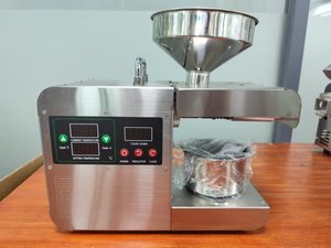 Mini presse à <span class=keywords><strong>huile</strong></span> domestique en acier inoxydable / Machine à presser à froid l'<span class=keywords><strong>huile</strong></span> <span class=keywords><strong>de</strong></span> tournesol et <span class=keywords><strong>de</strong></span> sésame / Extracteur d'<span class=keywords><strong>huile</strong></span> d'arachide - Product Image 3