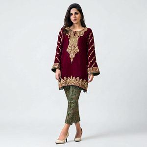 Kurta brodée élégante de couleur bordeaux, pantalon imprimé vert, tenue de mariage traditionnelle pour femmes, style Inde Pakistan, coupe régulière - Product Image 1