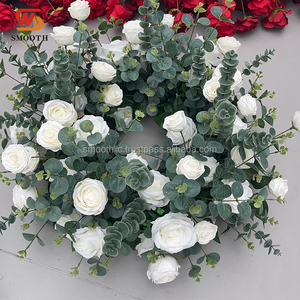 Couronne florale lisse pour décoration d'événements de mariage en forêt, centre de table floral blanc et verdoyant - Product Image 5