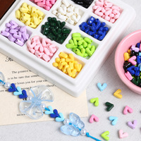 Candykleurige acryl hartvormige kralen met glad oppervlak, losse tussenkralen voor het maken van DIY armbanden, telefooncharms, sleutelhangers en sieraden.