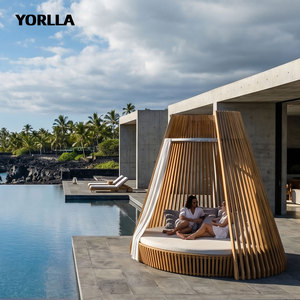 Mobilier de villégiature haut de gamme : Cabane tipi en teck, grand lit de soleil rond, chaise longue de club de plage - Product Image 1