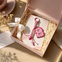 Porte-clés personnalisé en acrylique avec initiale, pendentif en forme de beignet glacé avec cordon et pompon, breloque de sac, vente en gros, OEM, ODM, cadeau