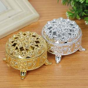 Conteneur <span class=keywords><strong>à</strong></span> <span class=keywords><strong>dragées</strong></span> en plastique bon marché Boîte en plastique orientale Forme de brûleur Boîte <span class=keywords><strong>à</strong></span> <span class=keywords><strong>dragées</strong></span> en or et argent Coffre oriental - Product Image 5