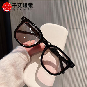 Gafas de sol cuadradas Qianai para mujer, lentes de PC con protección UV400, tipo 3, con remaches punteados irregulares, gafas de moda para conducir - Product Image 3