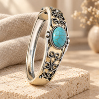 Bracelet jonc vintage bohème avec cabochon ovale, turquoise ou blanc, motif ajouré en spirale, bijoux de mode western pour femme