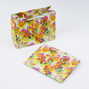 Ensemble de boîtes en carton imprimées de motifs floraux colorés de luxe avec logo personnalisé, sac fourre-tout en papier assorti, emballage compact, économie sur les frais de livraison - Product Image 2