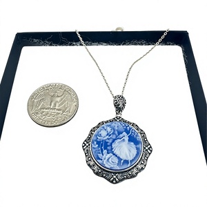 Collier ras du cou vintage en argent sterling 925 avec pendentif camée fleur ballerine bleue pour femme - Product Image 1