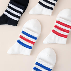 Chaussettes d'équipage de base blanches unies Chaussettes d'école en coton pour enfants Chaussettes à bandes pour garçons et filles - Product Image 2
