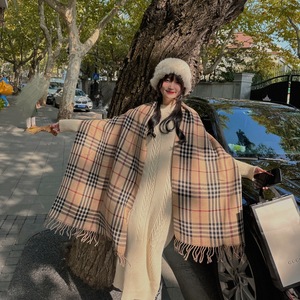 <span class=keywords><strong>Sciarpa</strong></span> Invernale di Lusso per Donna, Design a Quadri con Nappine, Alta Qualità, Prodotta in Cina - Product Image 3