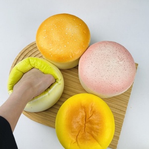 1 unidad de Squishy de PU de plástico sintético, suave, de rebote lento y de subida lenta, con forma de pastel de queso y pan, modelo de comida redondo para descompresión, accesorio de simulación - Product Image 4