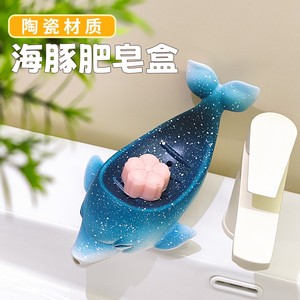 Jabonera de Cerámica con Diseño de Delfín Estrellado y Drenaje - Decoración de Baño con Temática Oceánica Cósmica y Porta Jabón - Product Image 2