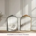 Miroir mural de forme irrégulière vintage orné d'or antique de luxe moderne de qualité supérieure inspiré du baroque