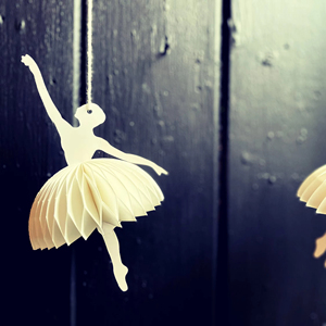 Bailarina chica San Valentín panal plegable tutú creativo hecho a mano <span class=keywords><strong>papel</strong></span> reciclado plegable panal bailarina adorno colgante - Product Image 3