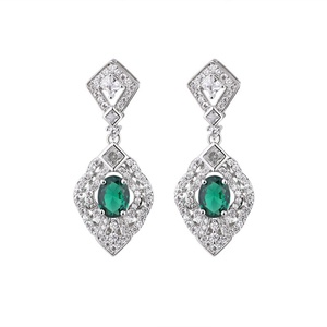 Pendientes de Moda Ecológicos de Cobre Plateado con Circonita Verde Ovalada de 6*8mm, Estilo Vintage con Forma de Flor para Mujer - Product Image 1