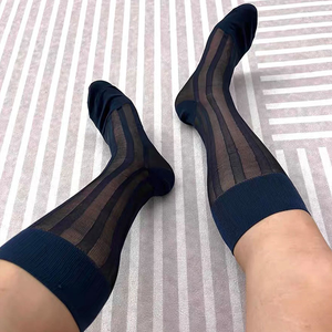 <span class=keywords><strong>Chaussettes</strong></span> habillées transparentes à rayures pour hommes, <span class=keywords><strong>ultra</strong></span>-<span class=keywords><strong>fines</strong></span>, respirantes, en nylon et soie, pour affaires, OEM - Product Image 3