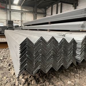 Barre d'angle en acier Q235 équivalente à ASTM A36, barre d'angle en acier HRC, traitement personnalisé pour <span class=keywords><strong>les</strong></span> résidences modernes, bâtiments en structure métallique - Product Image 5