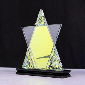 Trofeos de Cristal Personalizados, Trofeos de Cristal con Forma de Estrella Arcoíris con Base Negra - Product Image 3
