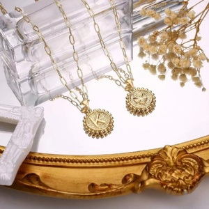 Collar de dos capas con inicial de la A a la Z, con eslabones de clip, ajustable, minimalista, <span class=keywords><strong>para</strong></span> uso diario, accesorio <span class=keywords><strong>para</strong></span> <span class=keywords><strong>el</strong></span> cuello de mujer - Product Image 2