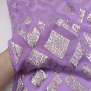 Tissu en soie métallique imprimé tendance, vente chaude dans les pays occidentaux, georgette de luxe, vert brillant, lurex élégant pour vêtements <span class=keywords><strong>homme</strong></span> et femme - Product Image 5