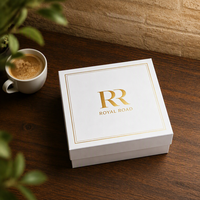 Boîte cadeau rigide blanche de luxe en gros, logo personnalisé en relief, finition mate magnétique, emballage écologique haut de gamme