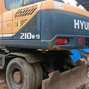 Excavatrice sur roues Hyundai 210W-9 avec godet de terrassement, poids opérationnel de 21 tonnes, d'occasion - Product Image 1